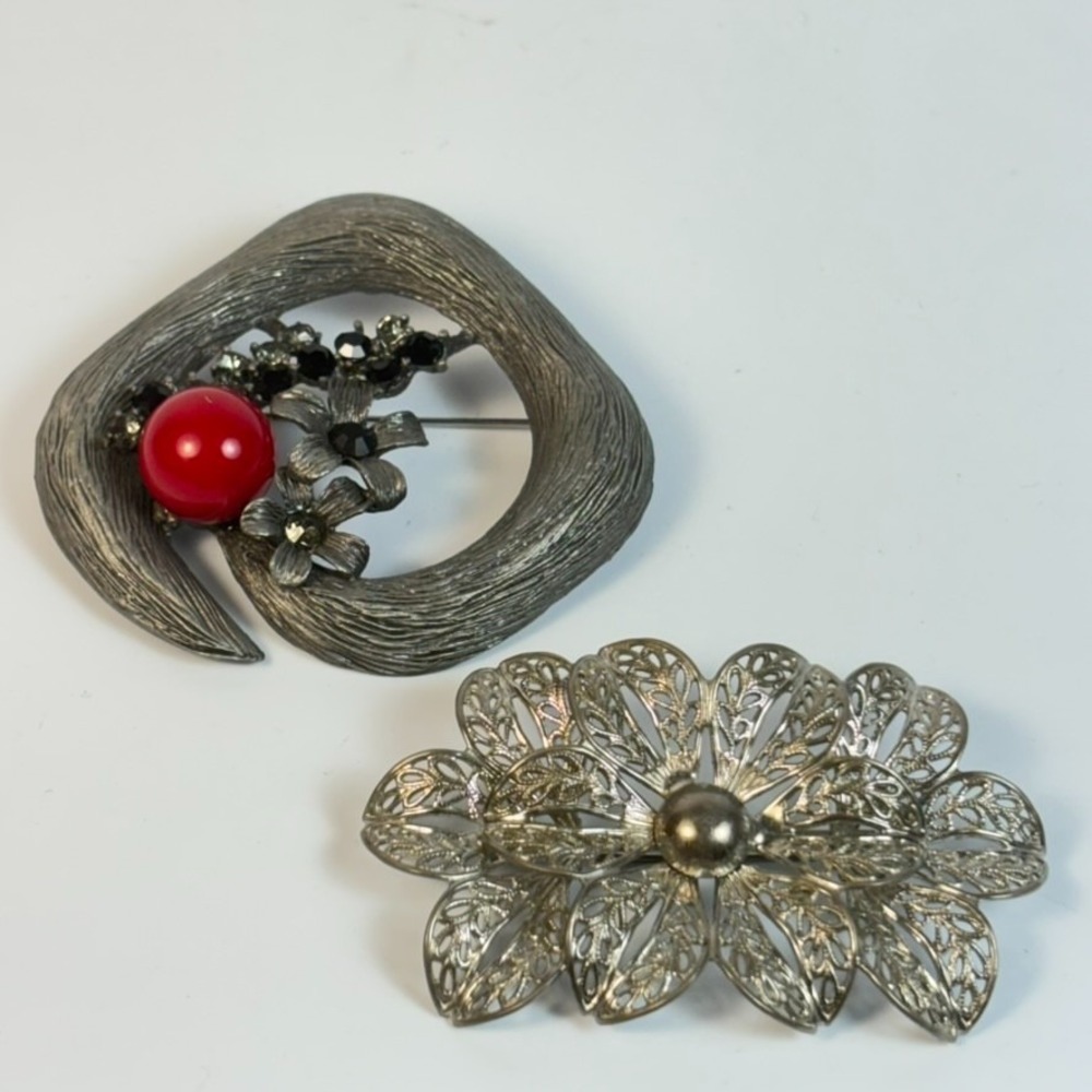 Brooch‎ Lot Silver Tone Goth Metal and Red Accent and Intricate Filigree Brooch